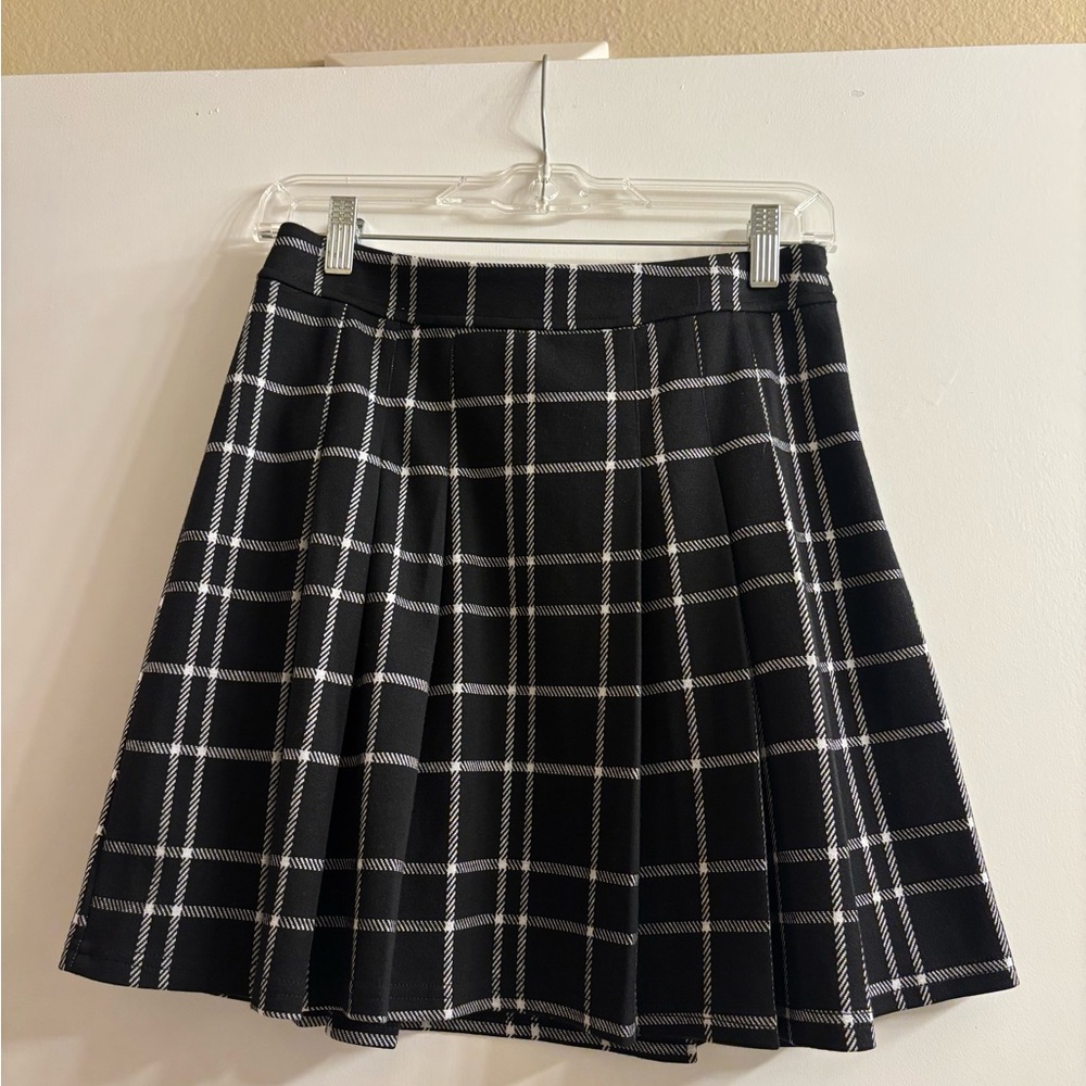 Black & White Plaid Pleated Skirt